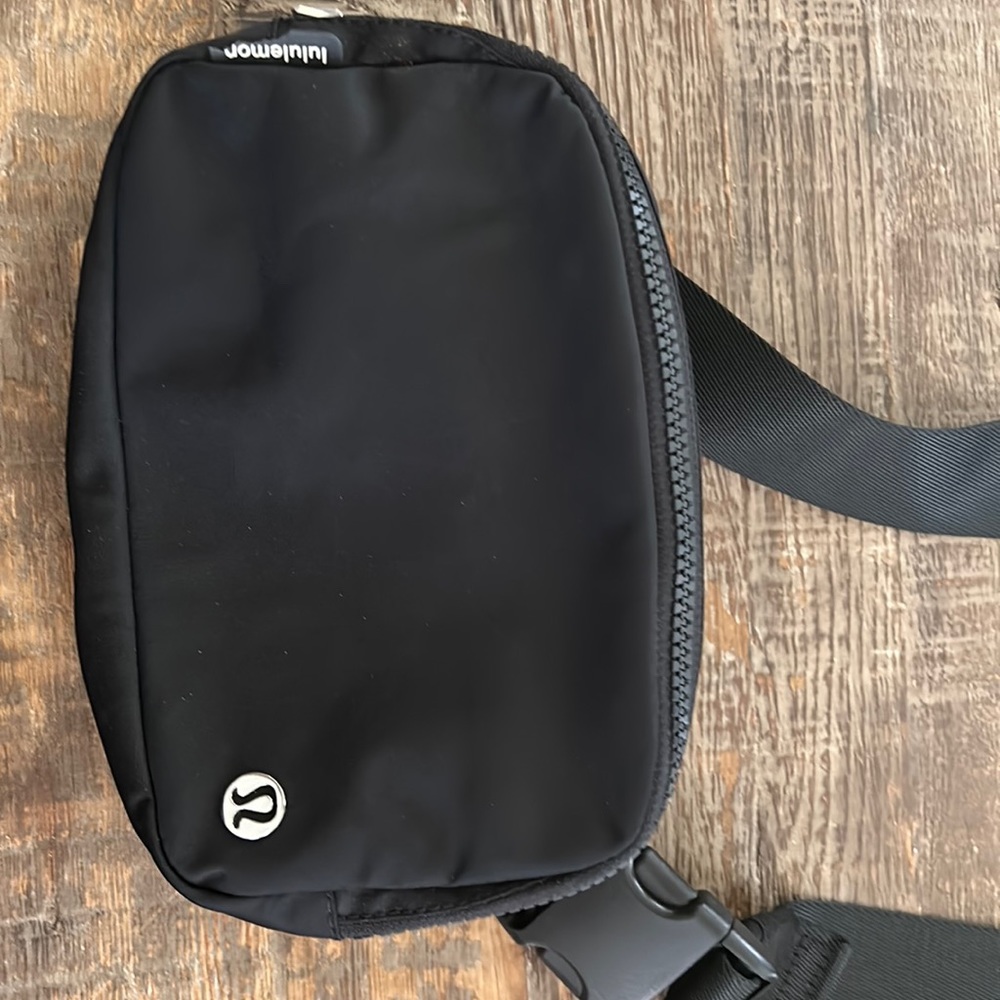 Lululemon Everywhere Belt Bag